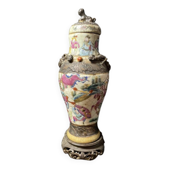 Covered vase – China (Nanking) – 19th century