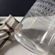 Carafe ancienne en verre gravé avec son bouchon