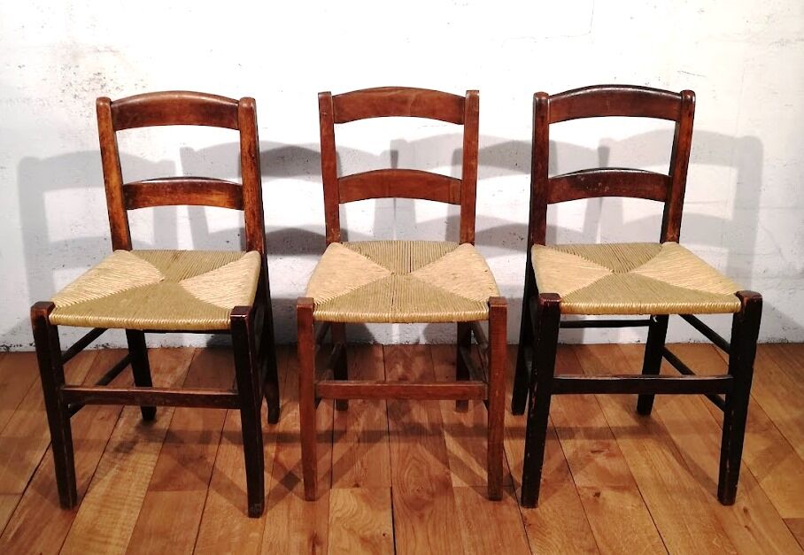 Vintage children's chair in wood and straw