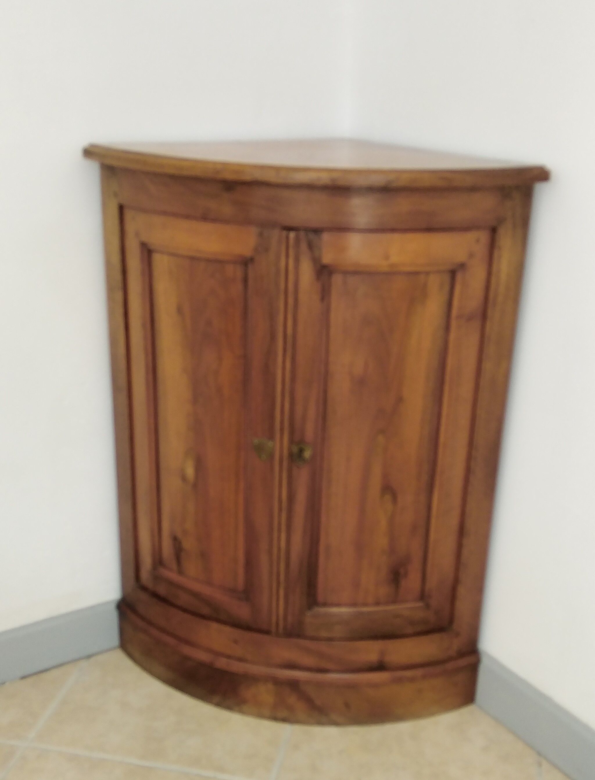 Corner furniture in fruit wood