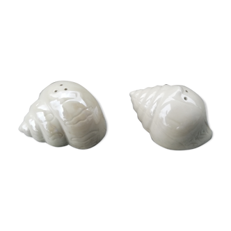 Seashell pepper shaker