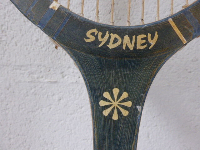 Lot of two wooden tennis rackets Florence de Courtie et Revenge