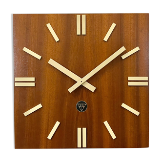 Horloge murale en bois brun vintage de Pragotron, années 1980