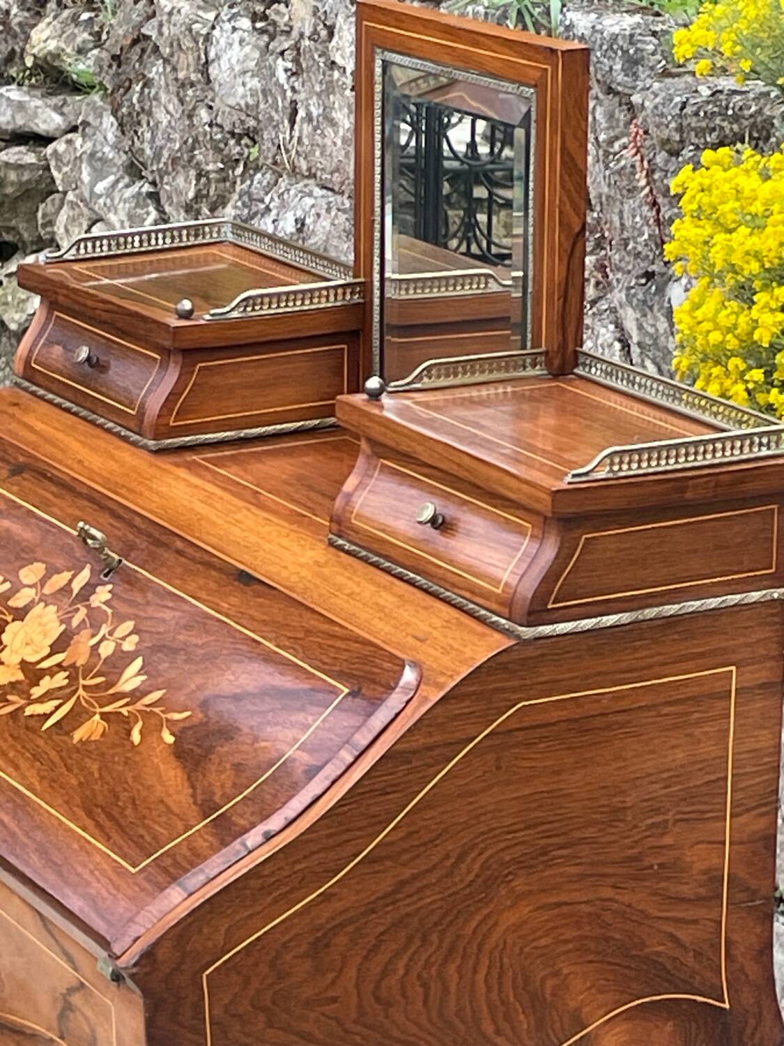Petit bureau de Dame de style Louis XV époque XIXeme siècle