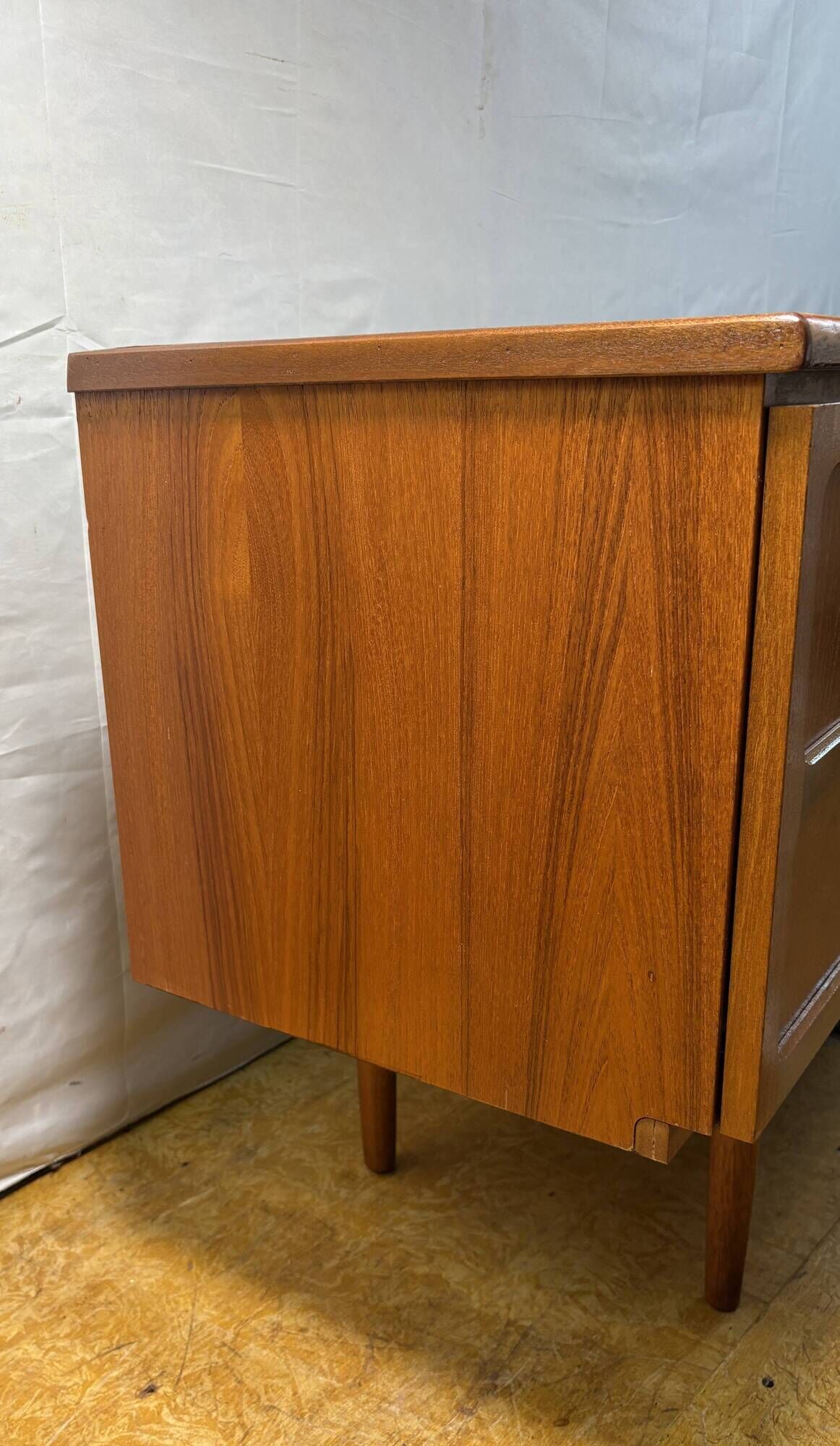Enfilade en teck rétro des années 60 par Nathan. Un classique et très