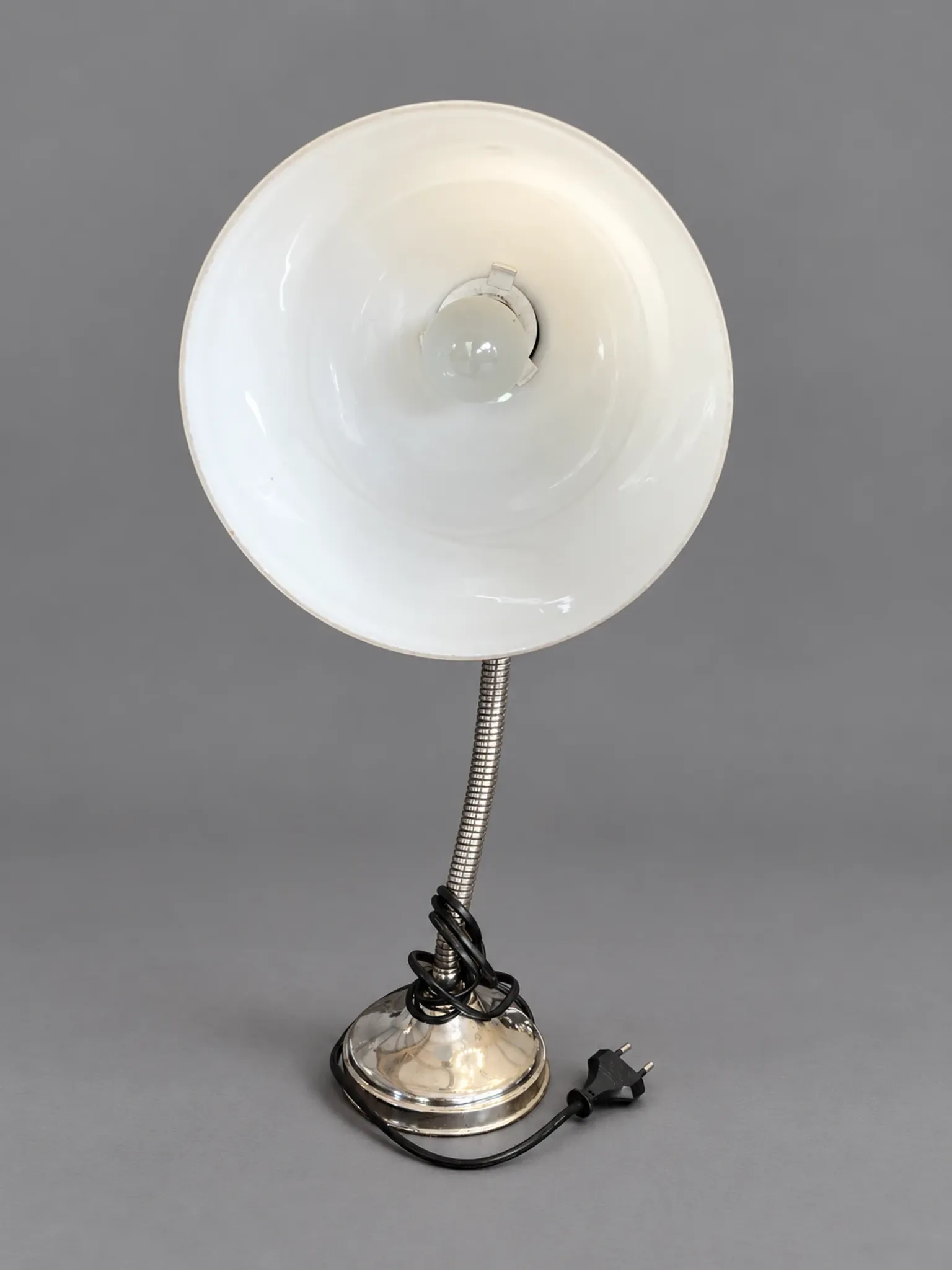 Table lamp with opaline tulip glass