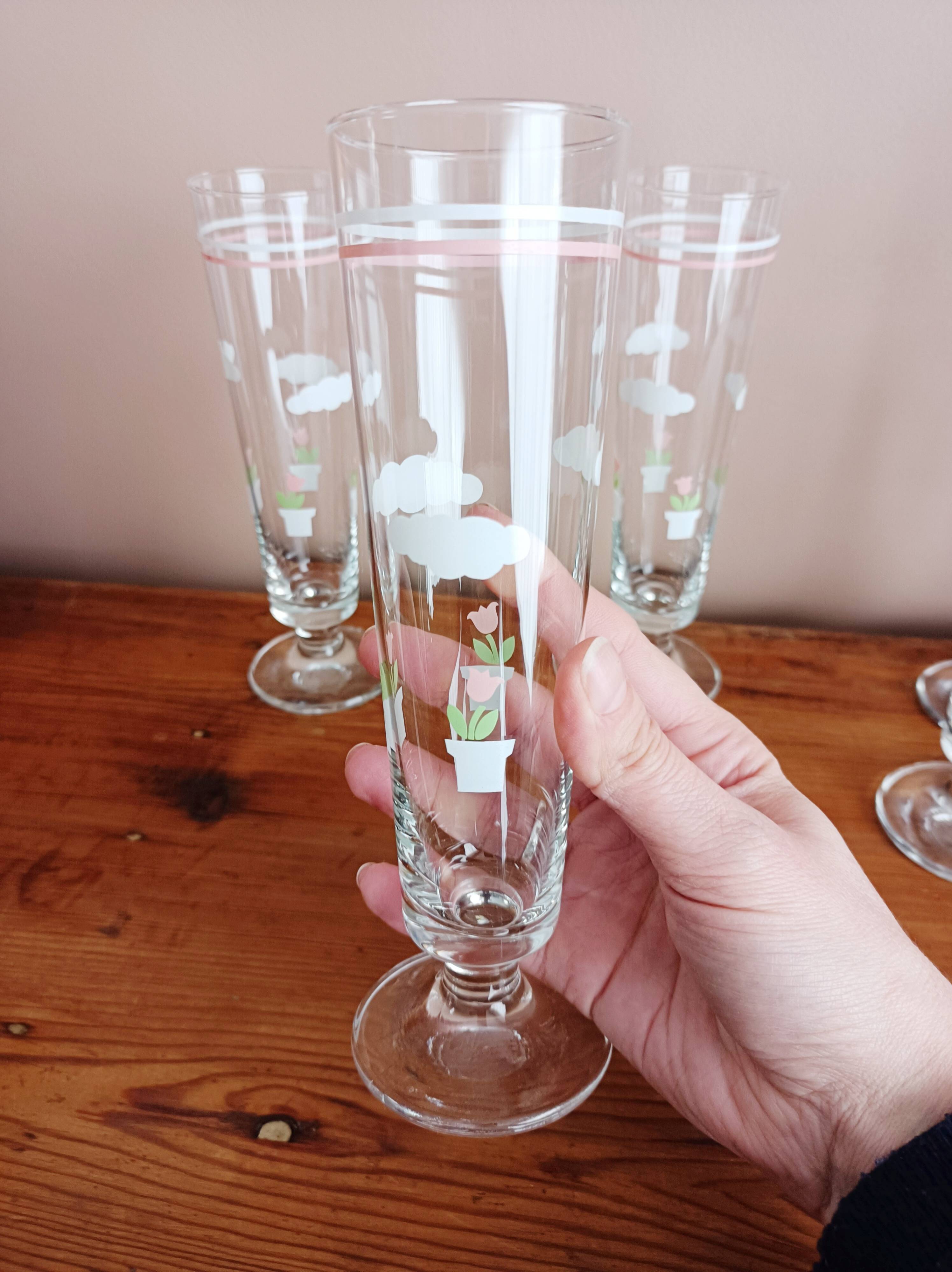Set of 5 floral champagne glasses