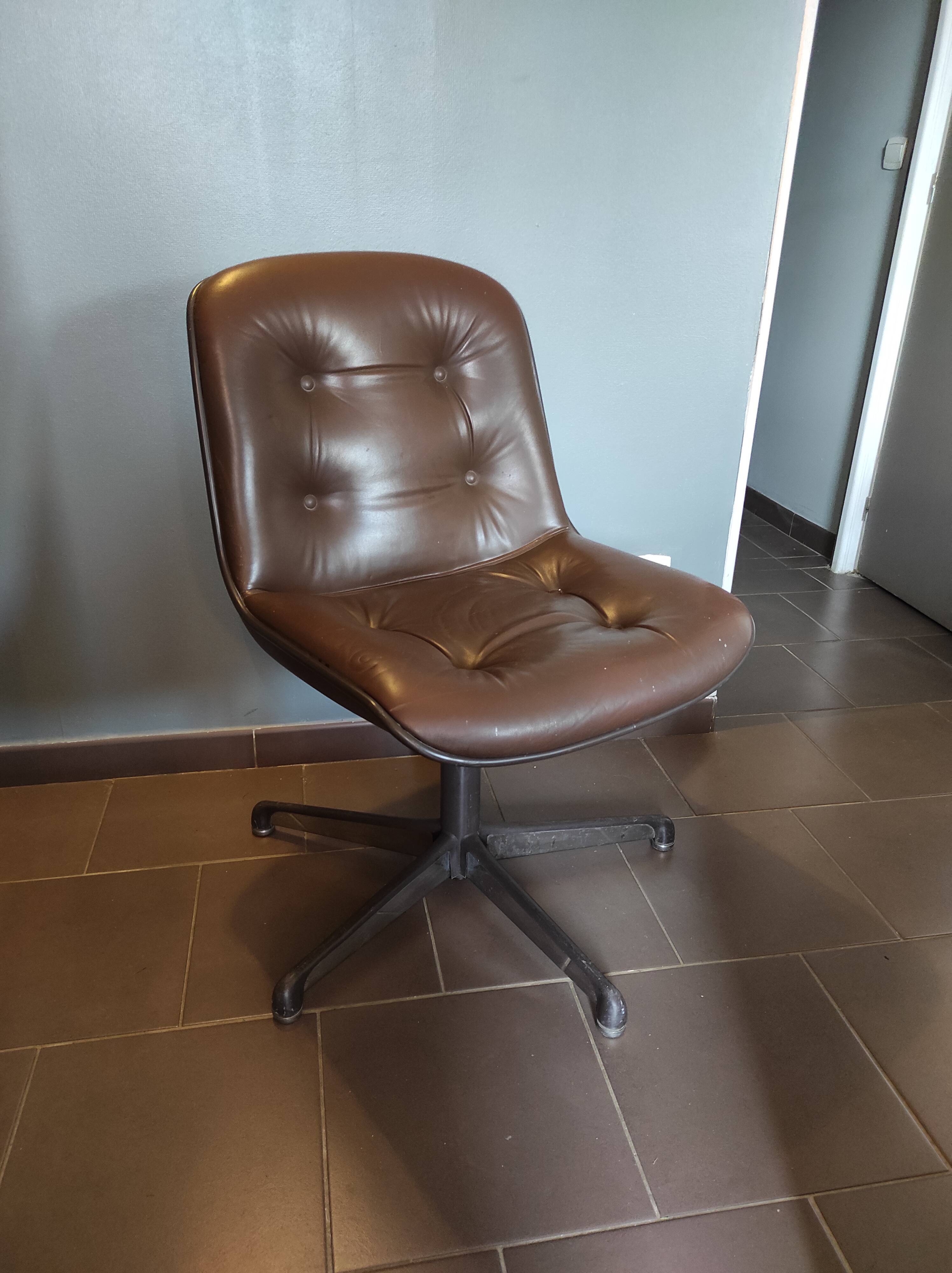 Leather armchair for Comforto