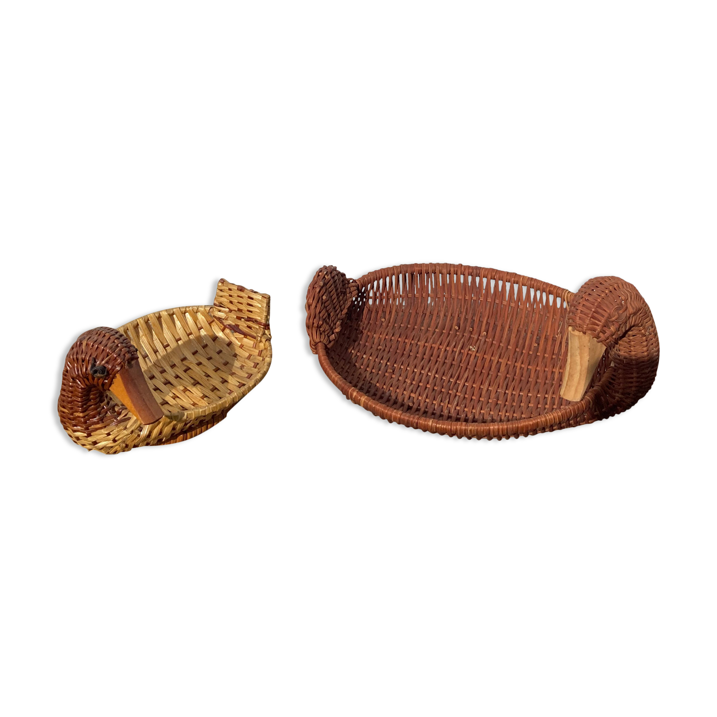 Duo of vintage wicker duck pans / empty rattan pocket