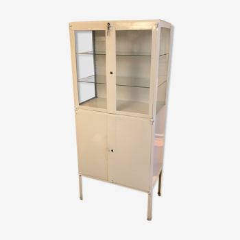 Armoire médicale en fer et verre