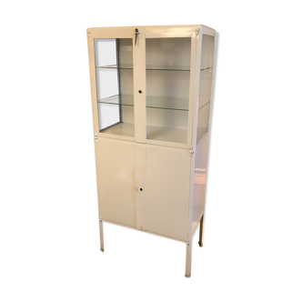 Armoire médicale en fer et verre