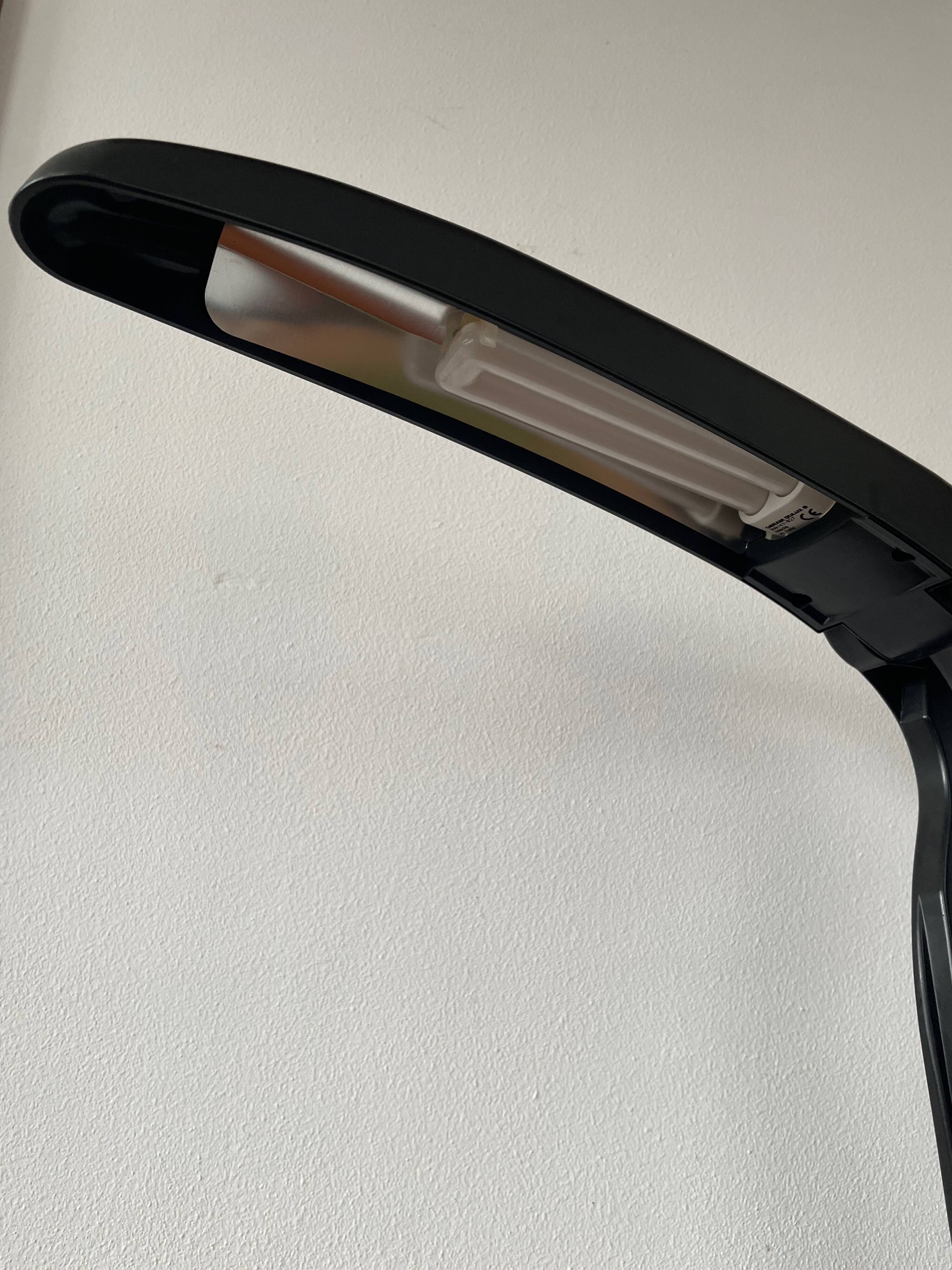 Luminaire Toucan en noir et blanc HT Huang Design