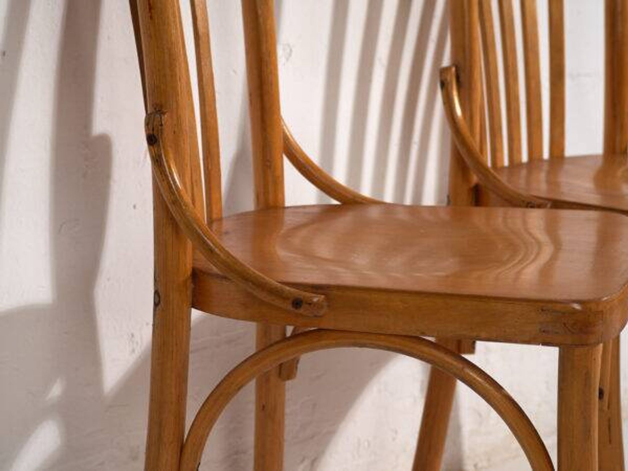 Antique bentwood coffee chairs (circa 1920). Set of 2, no. 4
