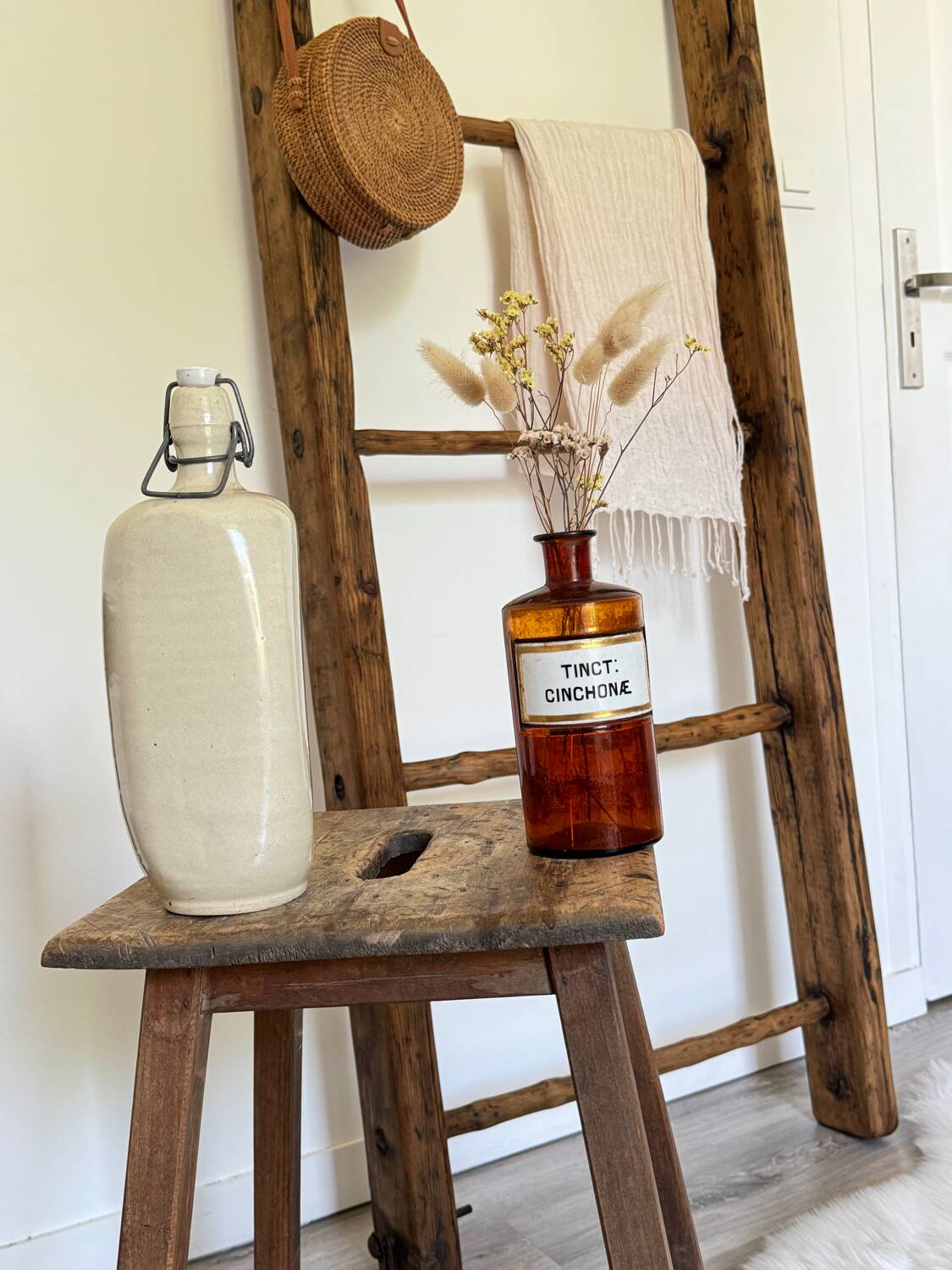 Old wooden ladder / rack