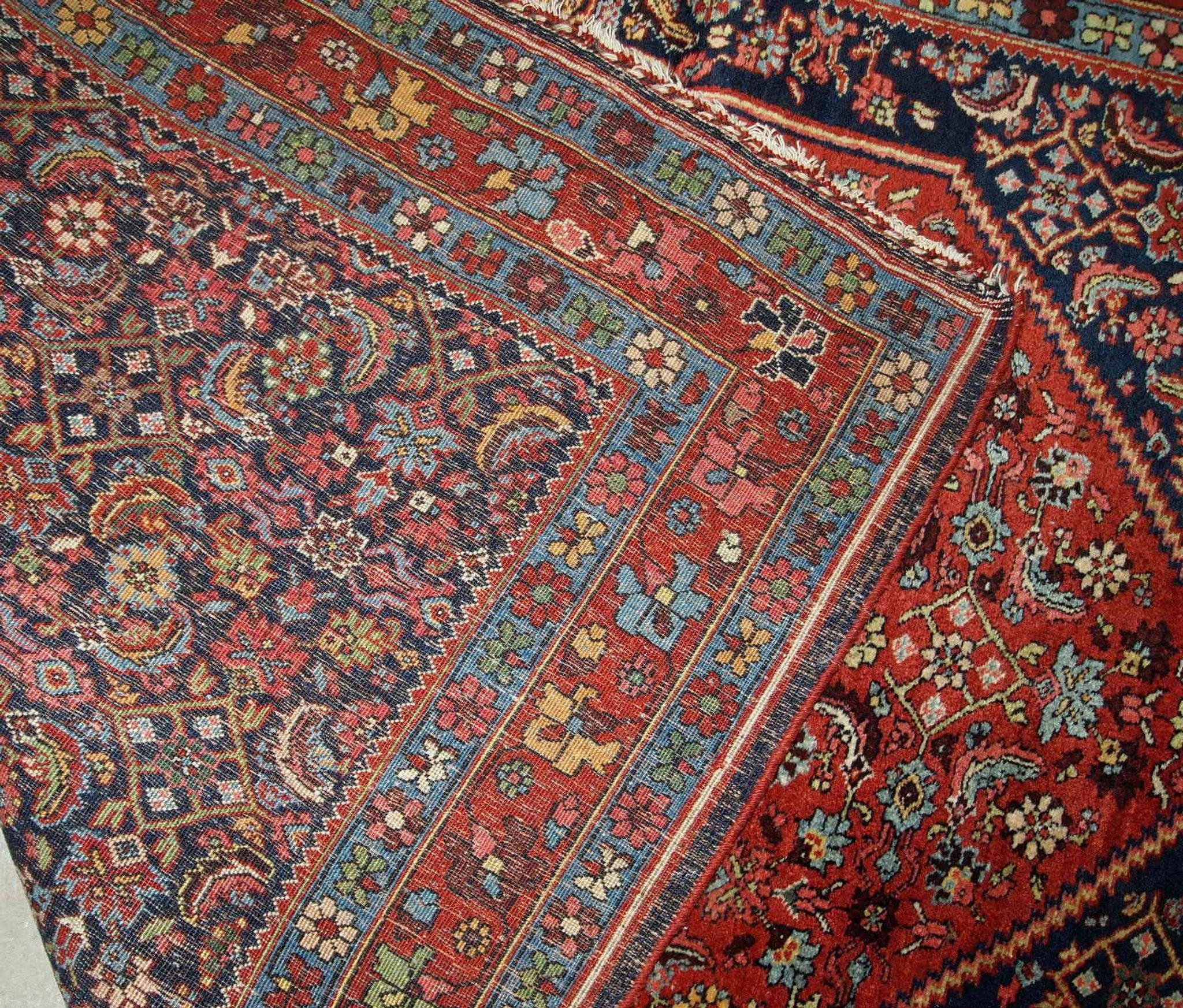Handmade antique Persian Bidjar rug 4.5' x 5.6' (137cm x 170cm) 1900s - 1B740