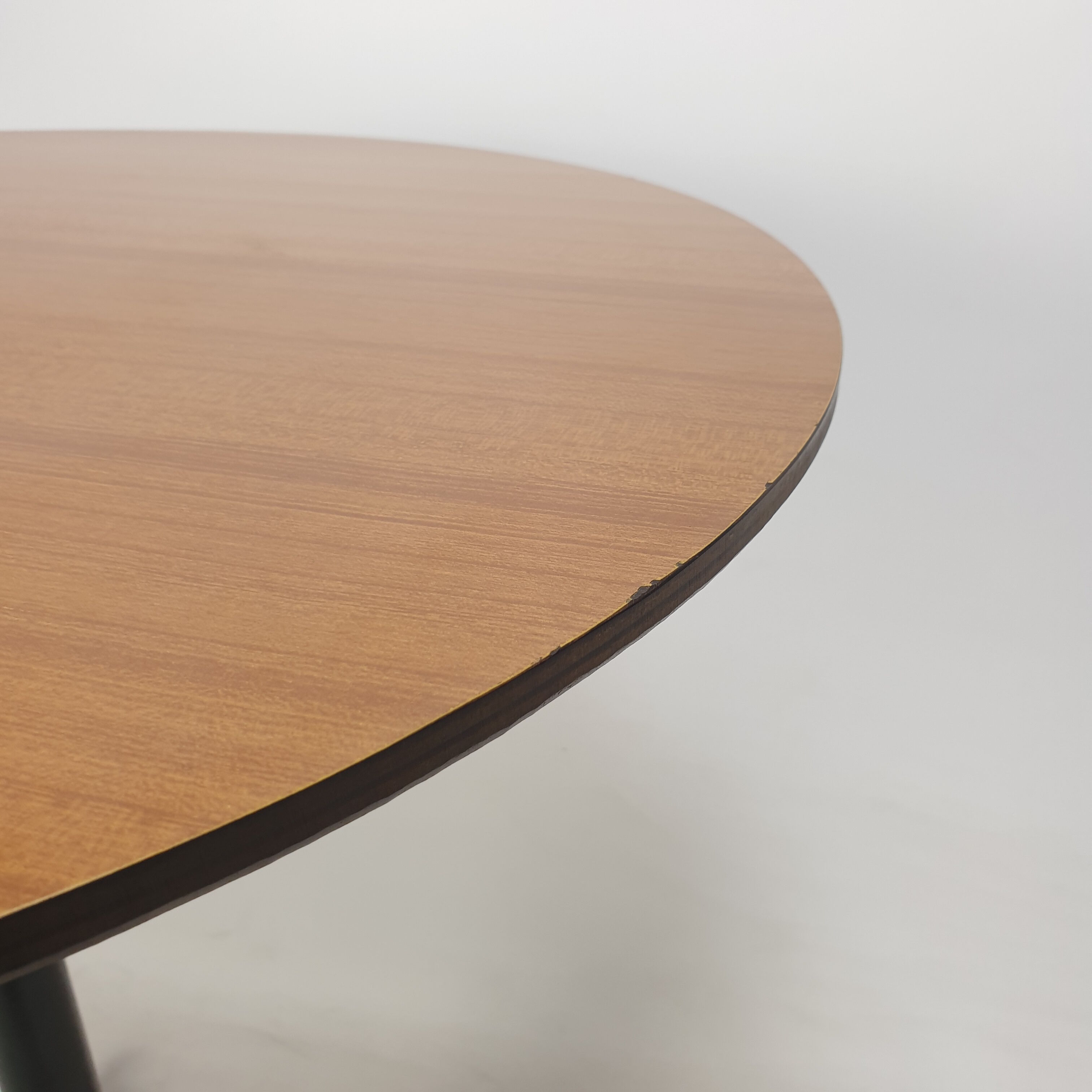 Table à manger ou d’appoint italienne années 1960