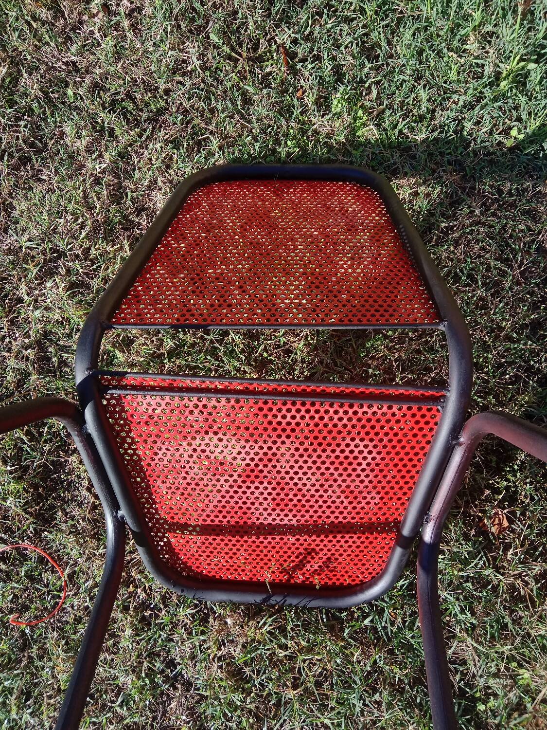 Chaise métal ajourées