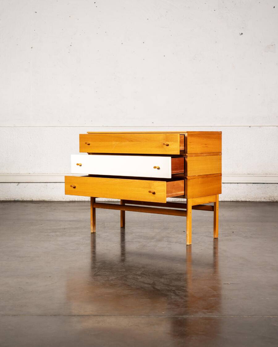 Chest of drawers with 3 drawers