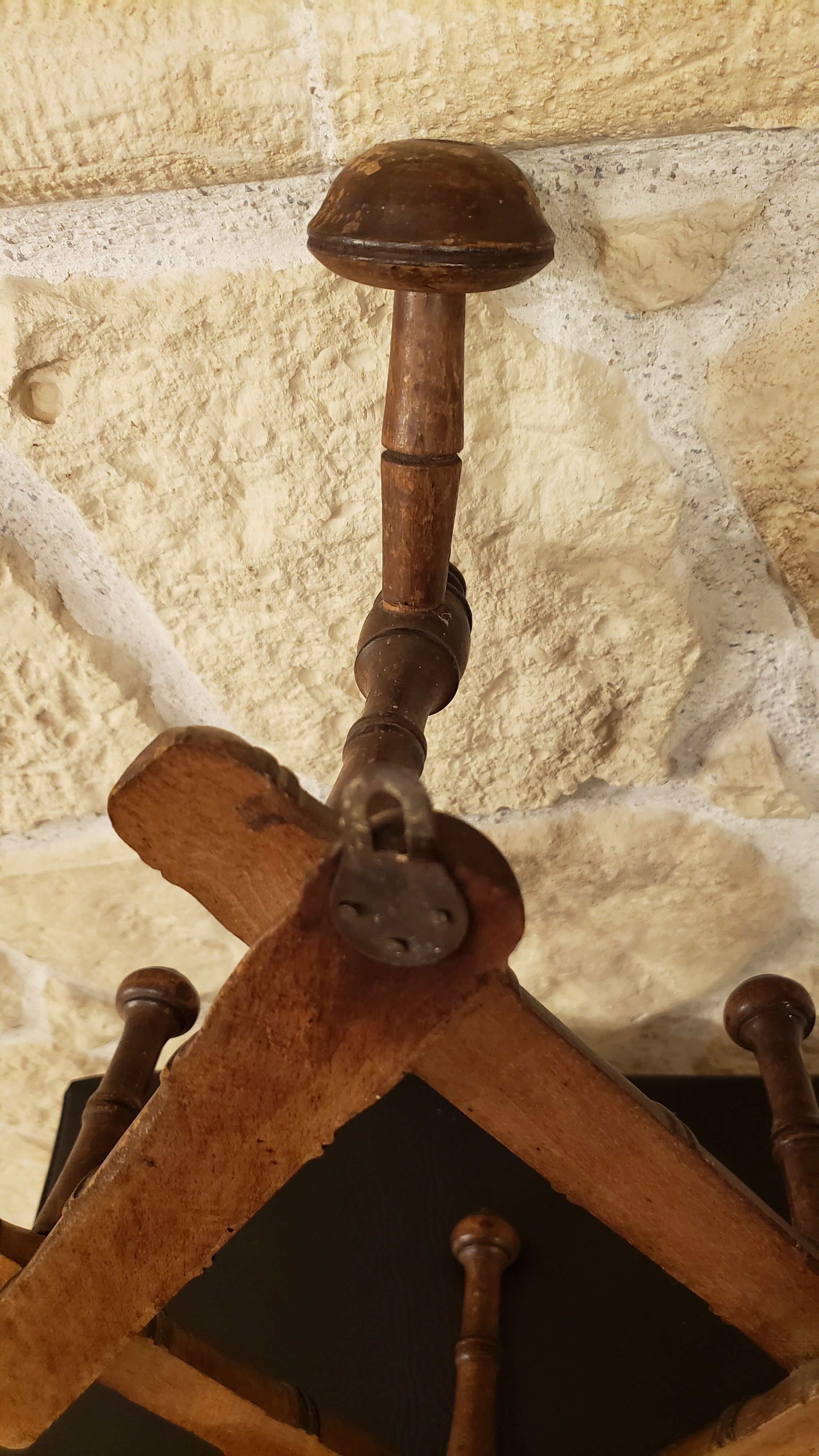 Extendable wooden wall coat rack