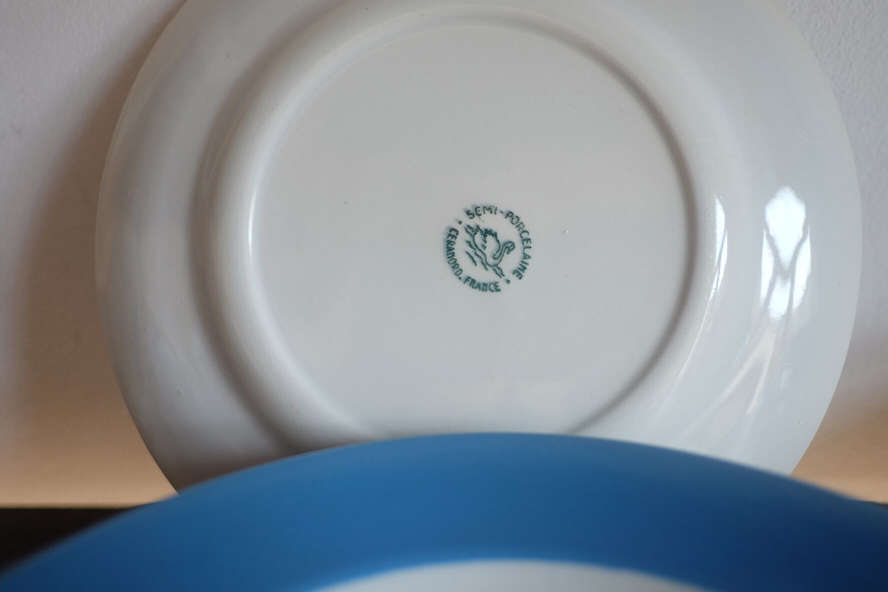 Lot d'assiettes en céramique