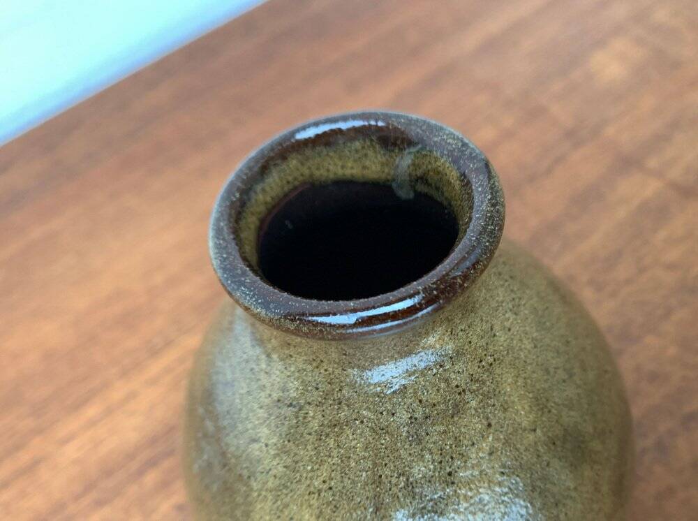 Mid-century German minimalist studio pottery vase by Gudrun Friedrich, Rügen.