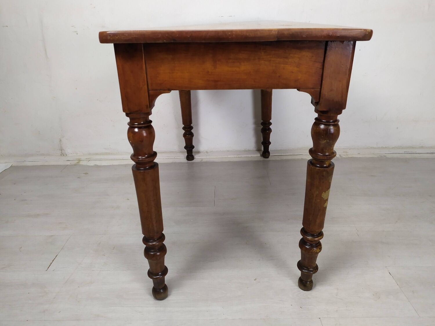 Table de ferme bistrot
