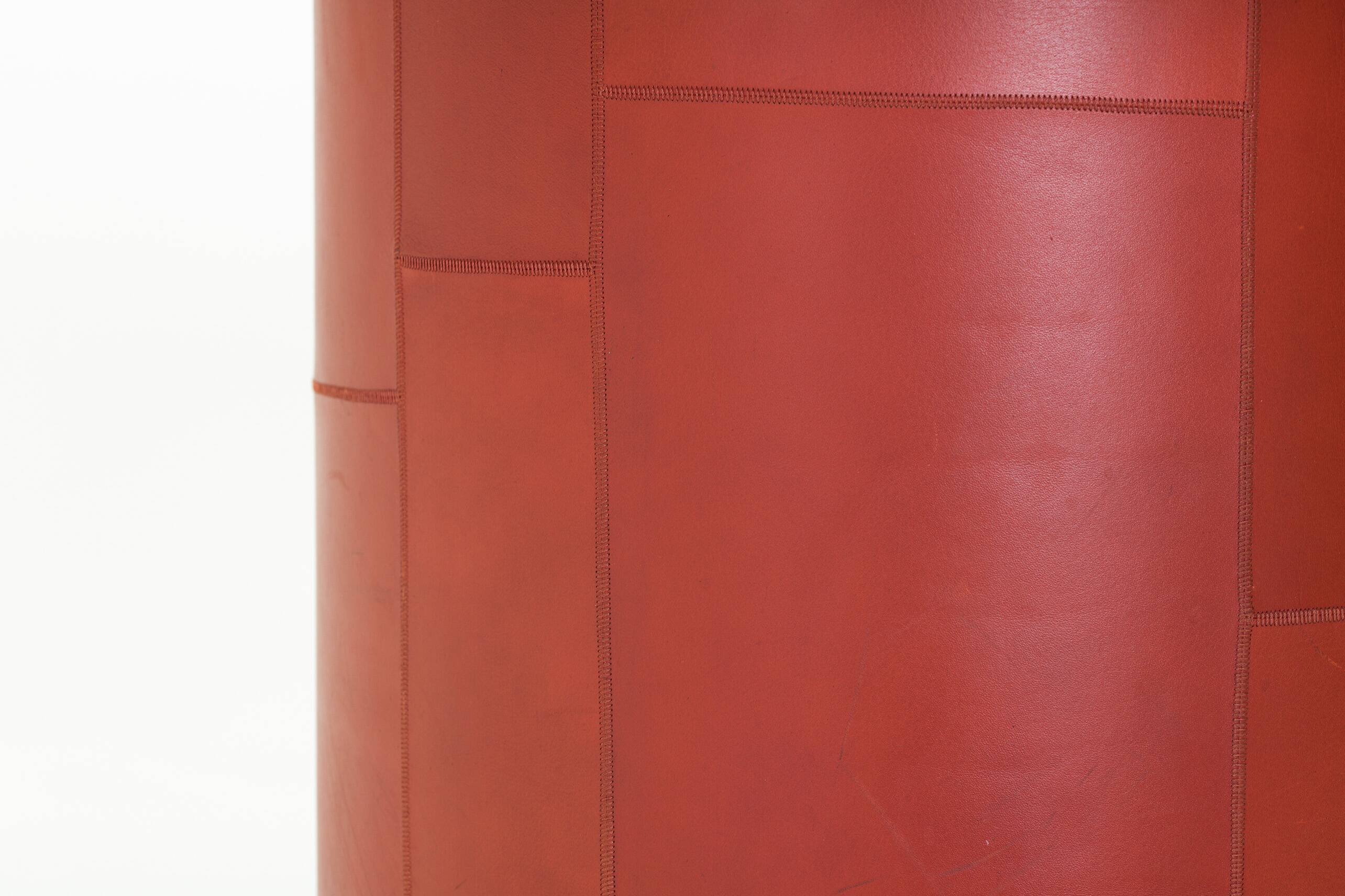 Dining table 'Tobia' in red travertine