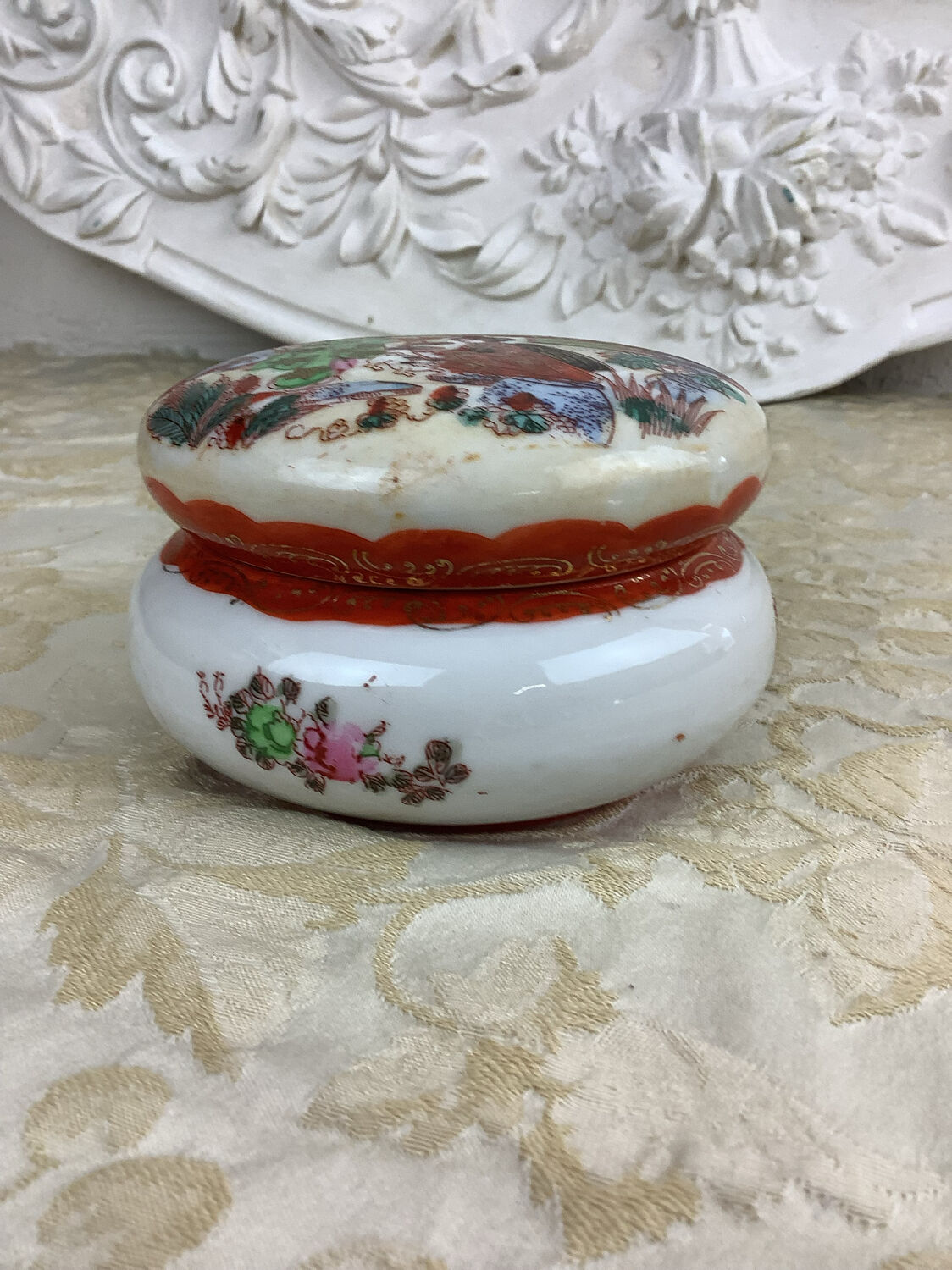 Antique Japanese porcelain bonbonnière