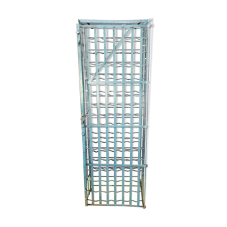 Bottle locker