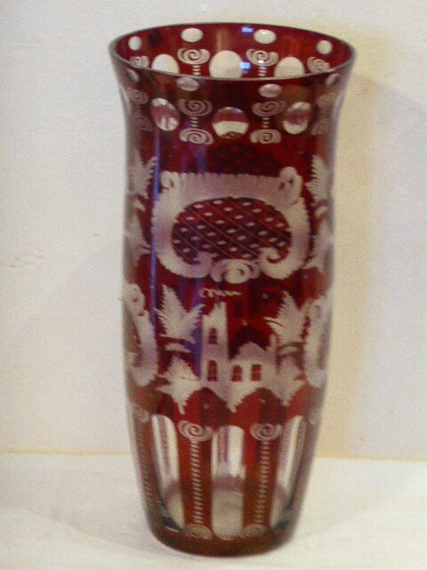 Large depoli glass vase and red glass, Christmas ambience motifs