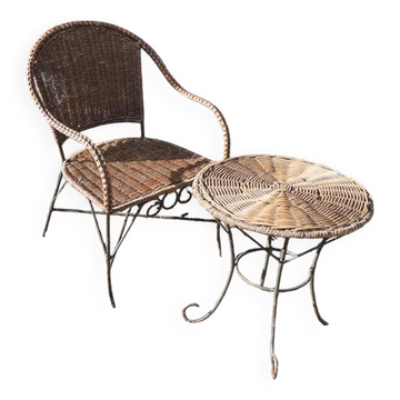 Fauteuil et table enfant anciens en rotin