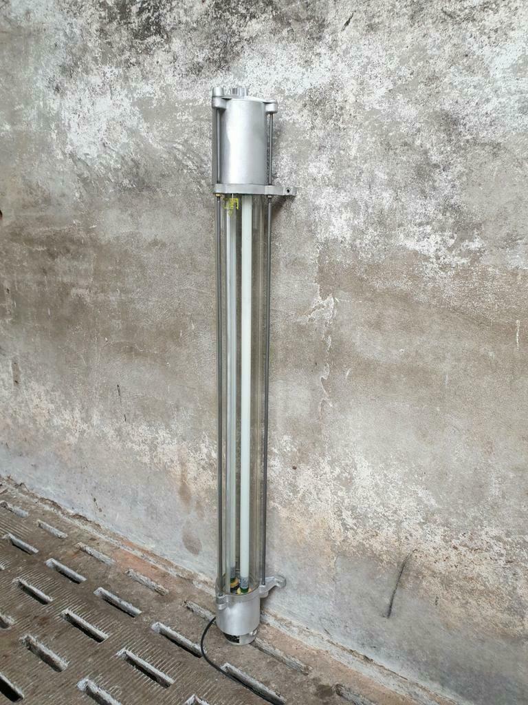 Old tube lamp fluorescent DDR