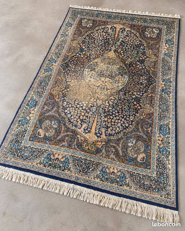 Ancient Oriental rug – wool – 204 x 130 cm – tree of life patterns