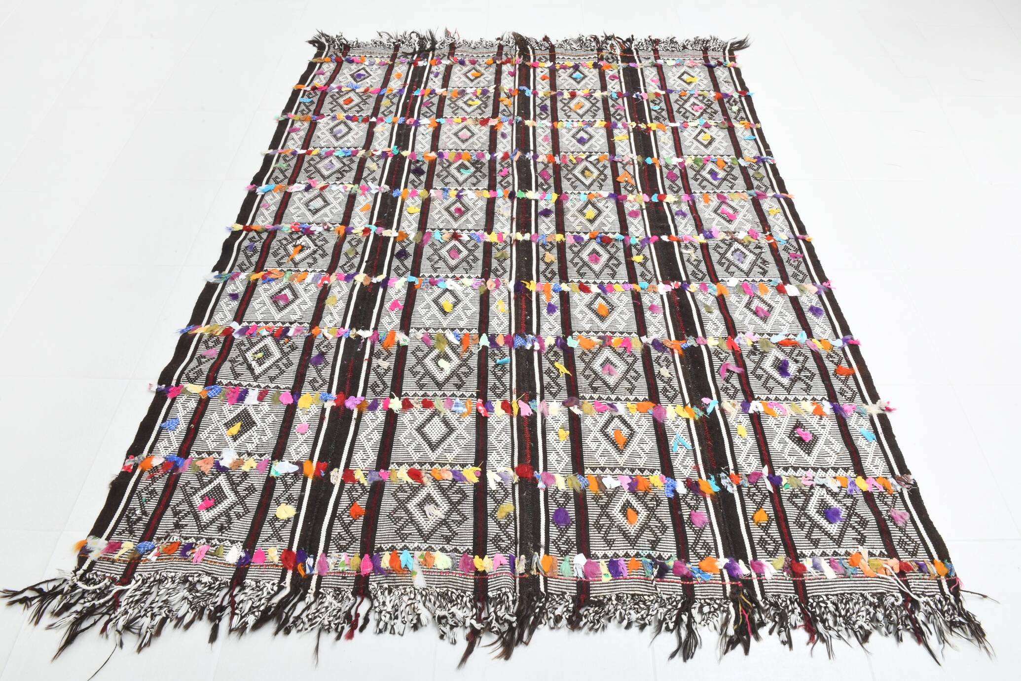Tapis kilim turc blanc et noir