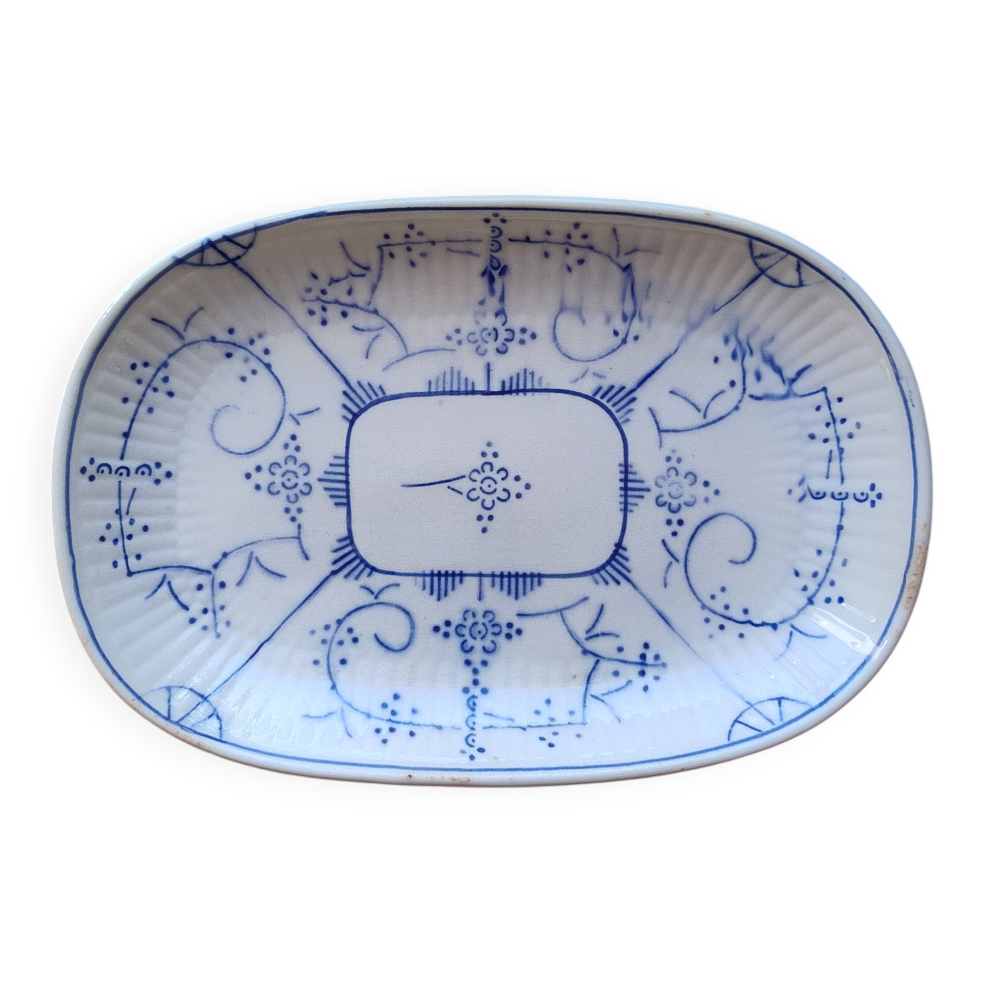 Beautiful dish / praline with Copenhagen decoration from the Boch L factory.