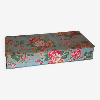 Old fabric box with garden flowers
