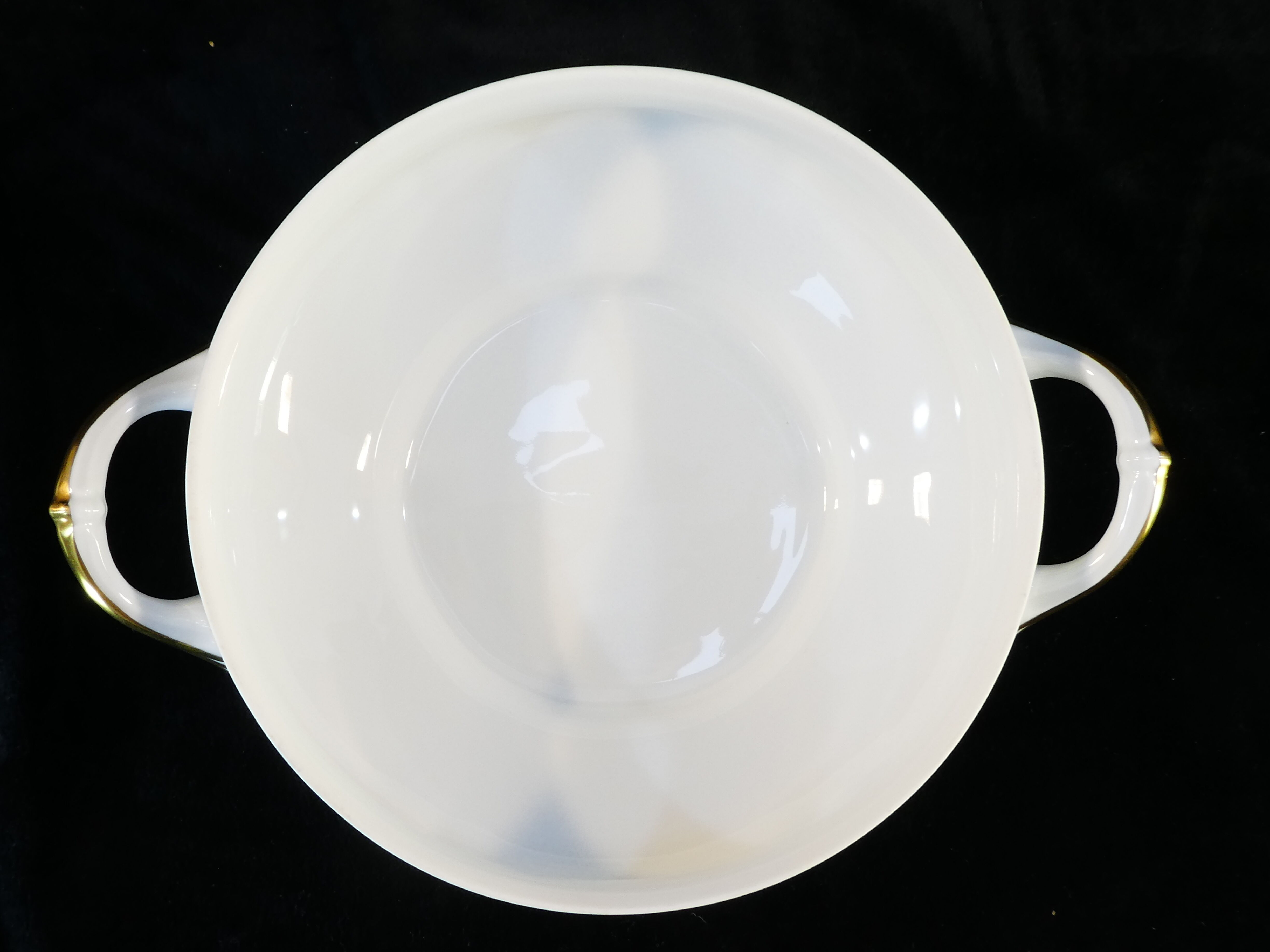 Soupière ronde en porcelaine de Limoges Giraud doré peint a la main