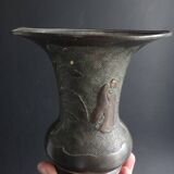 Ancien vase balustre chinois bronze cornet immortels Chine XIX