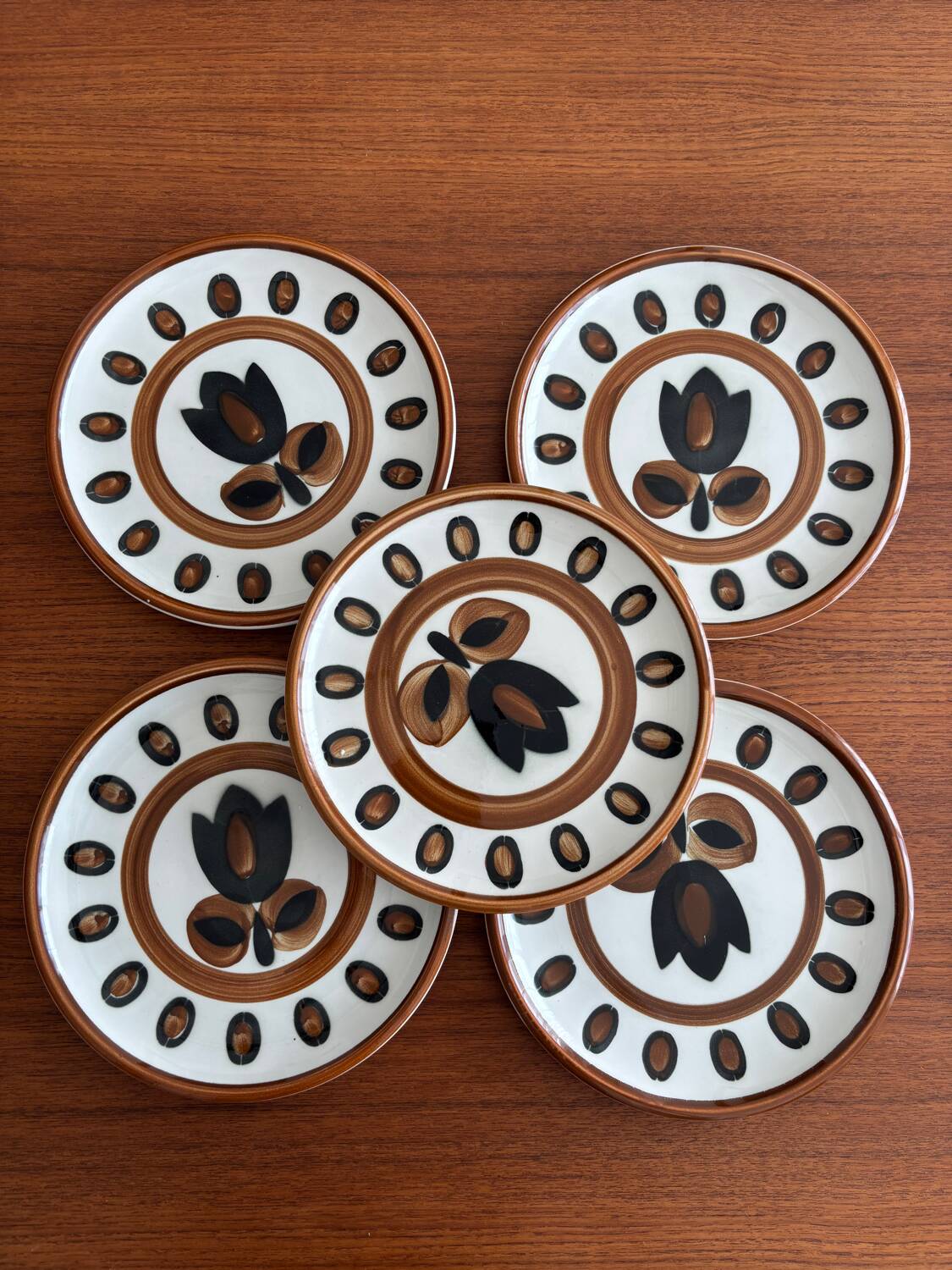 Boch La Louvière vintage dessert plates 1970 model Kimon.