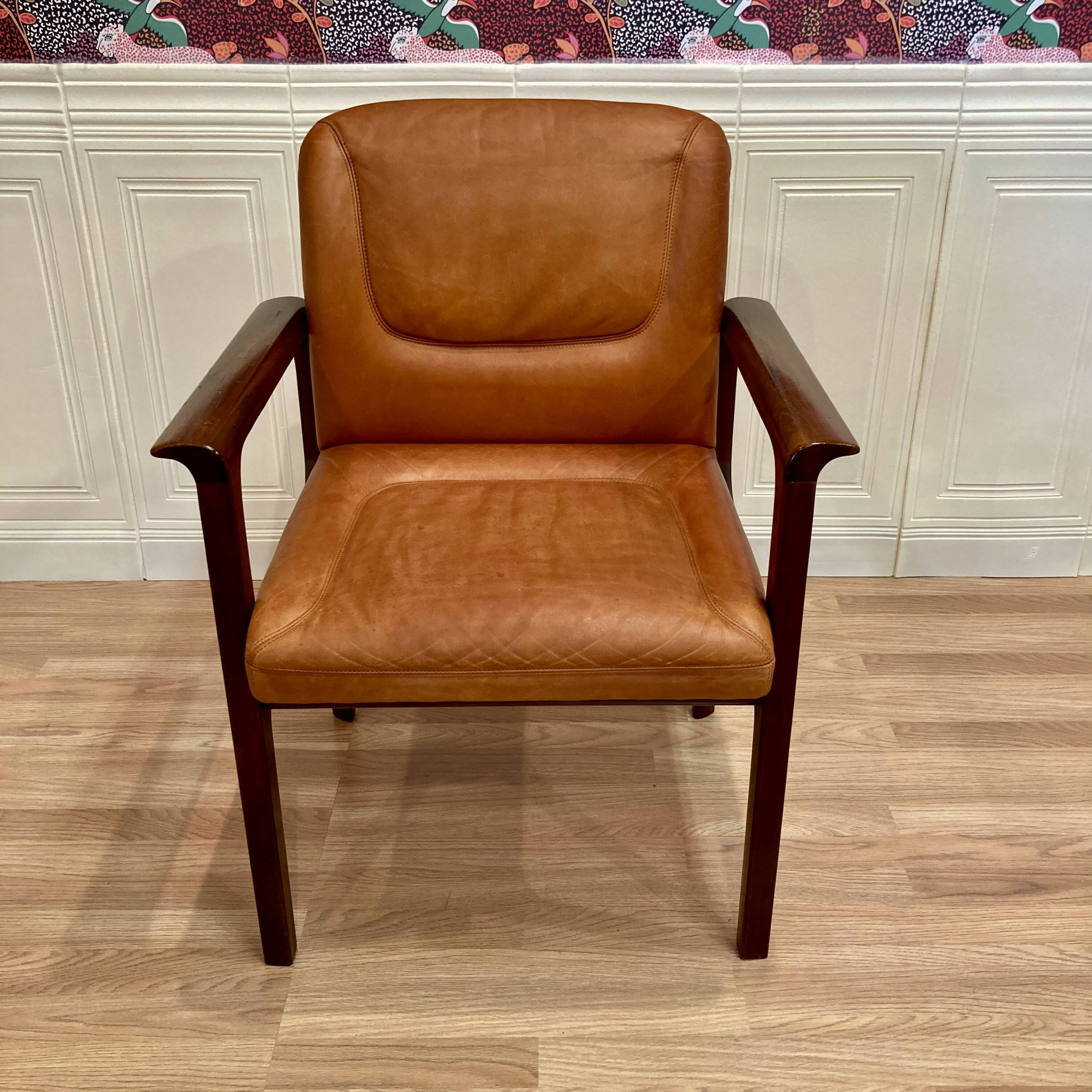Fauteuil cuir "design 1960".