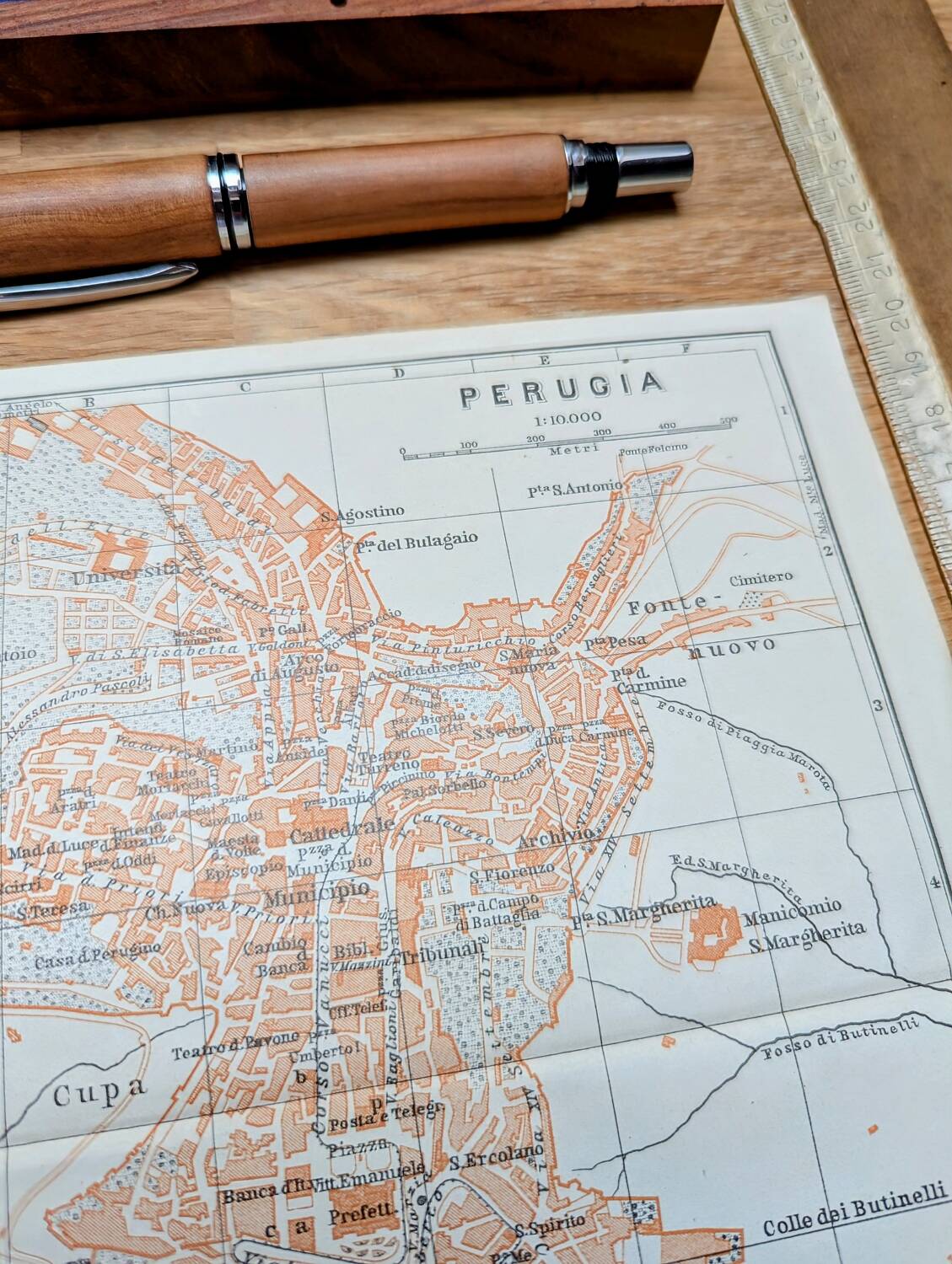 Imprimée en 1909, Pérouse, Italie.