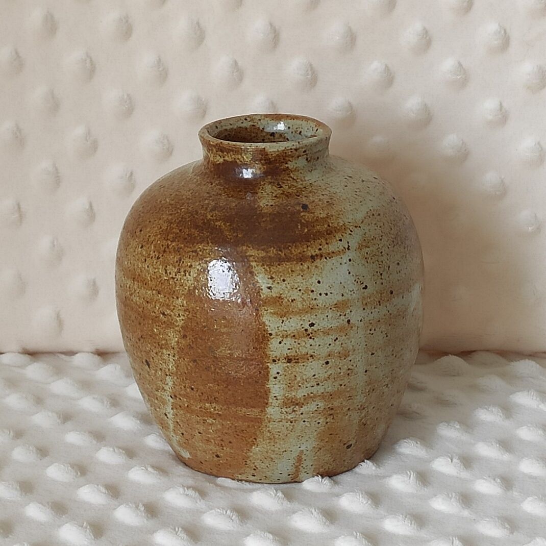 Vase en grès brun