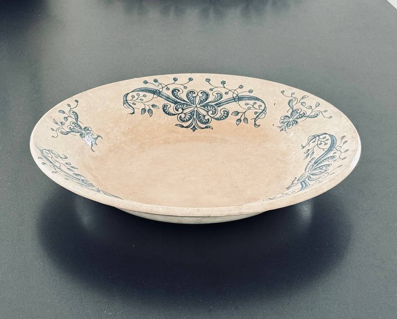 Shallow dish from Lyon faience