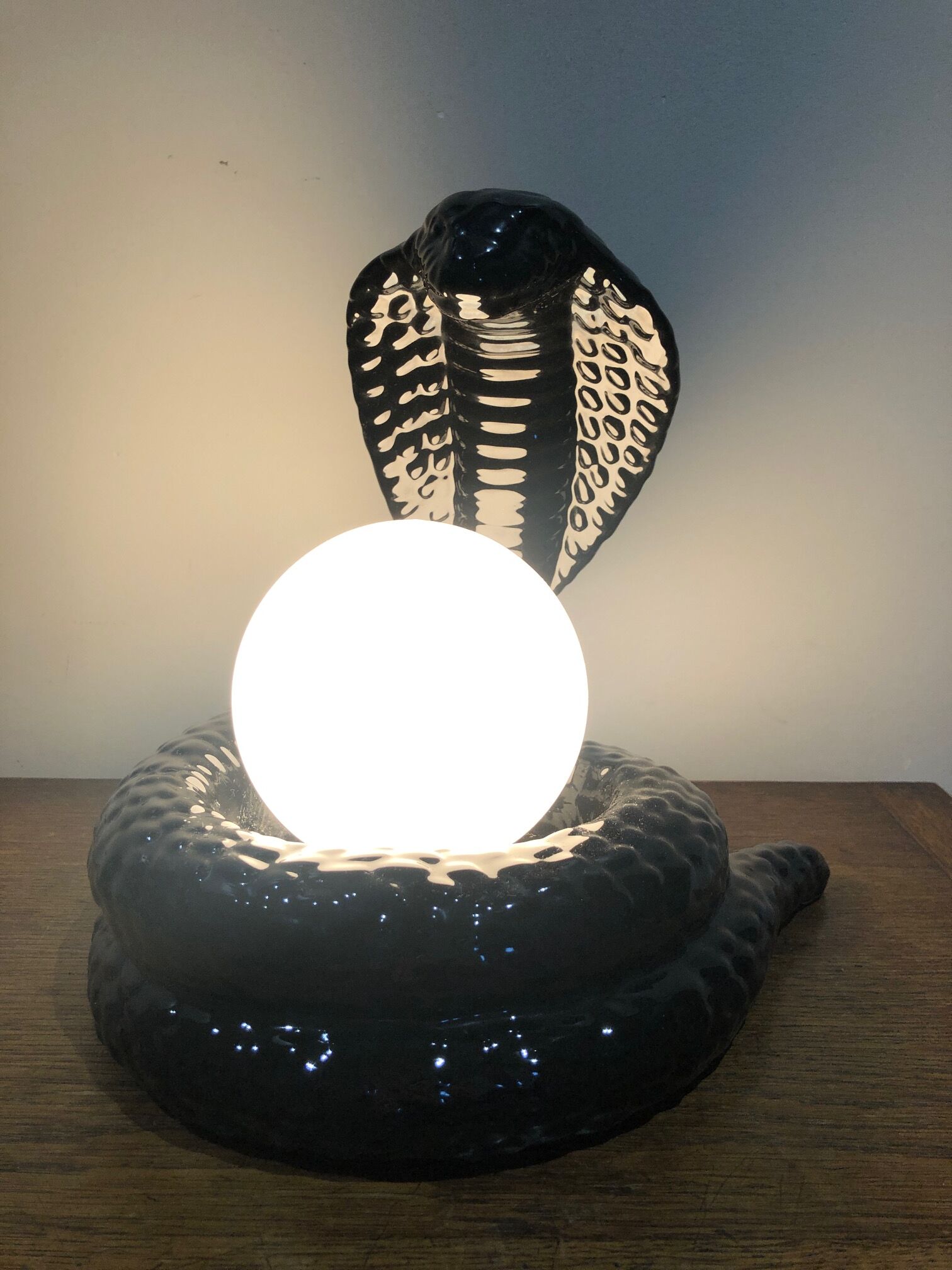 Cobra ceramic lamp