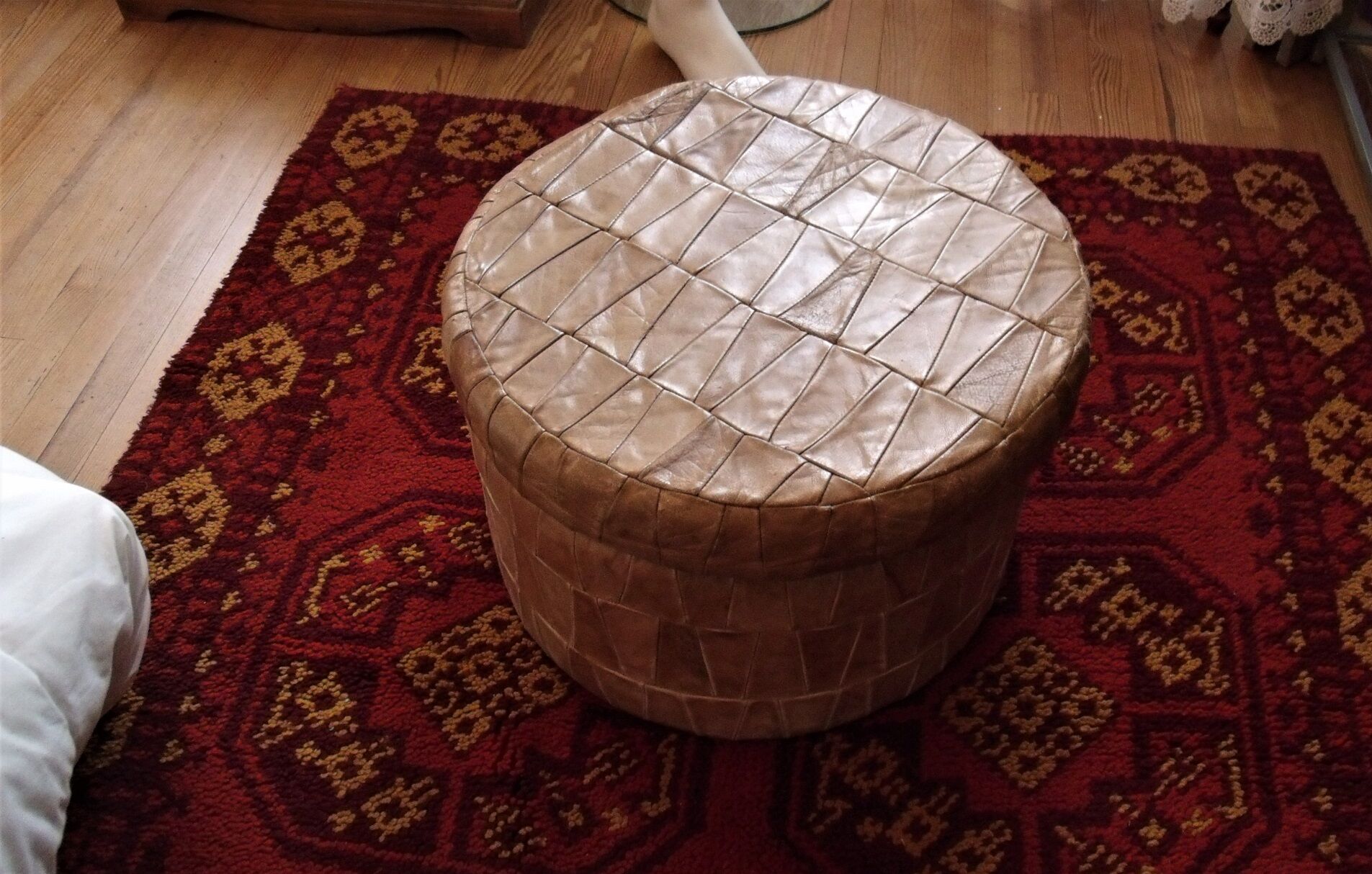 Trunk leather storage Ottoman