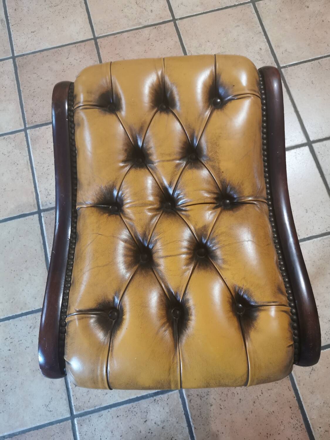 Chesterfield footrest
