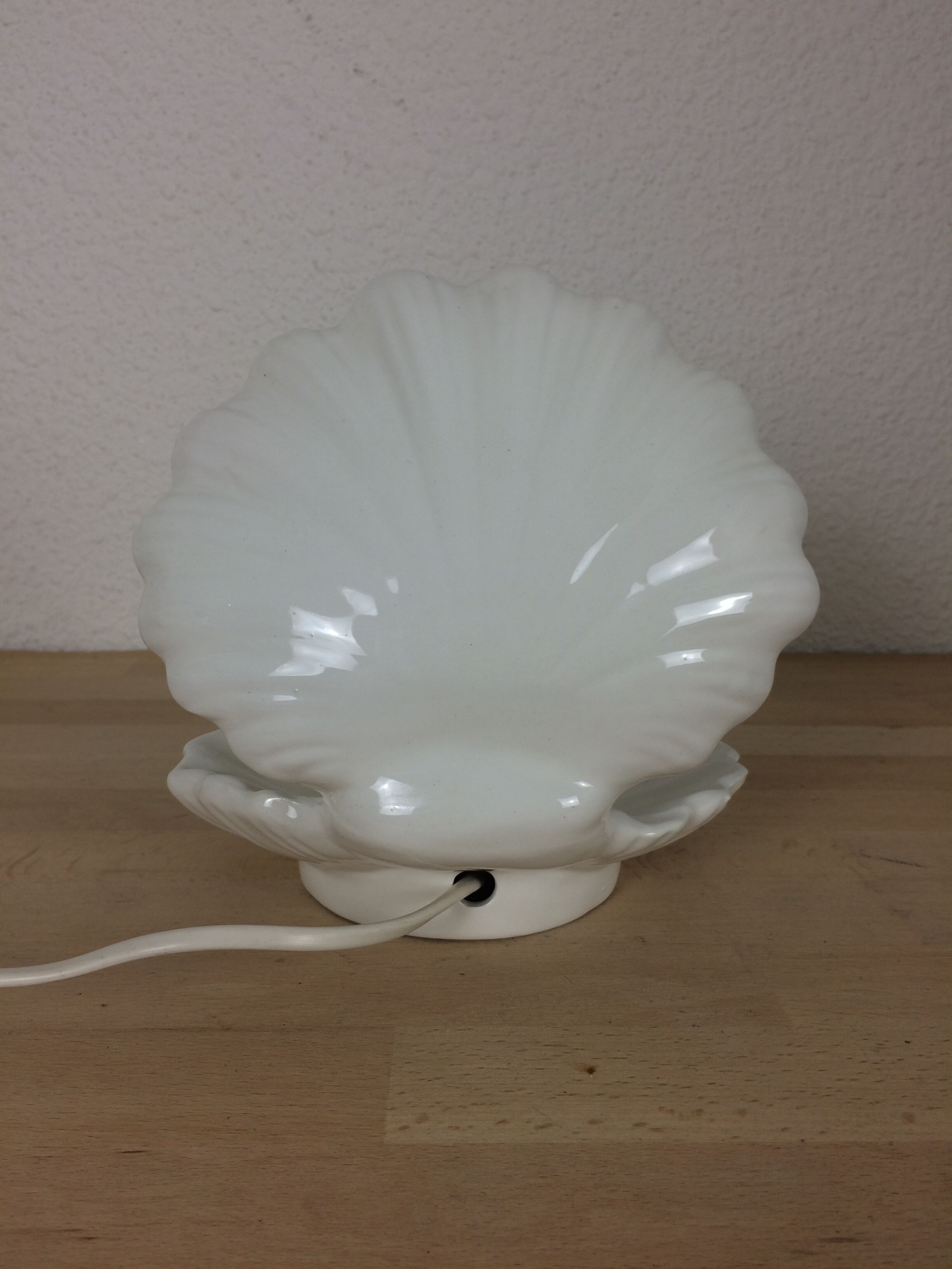 Opaline seashell and pearl lamp, white ceramic