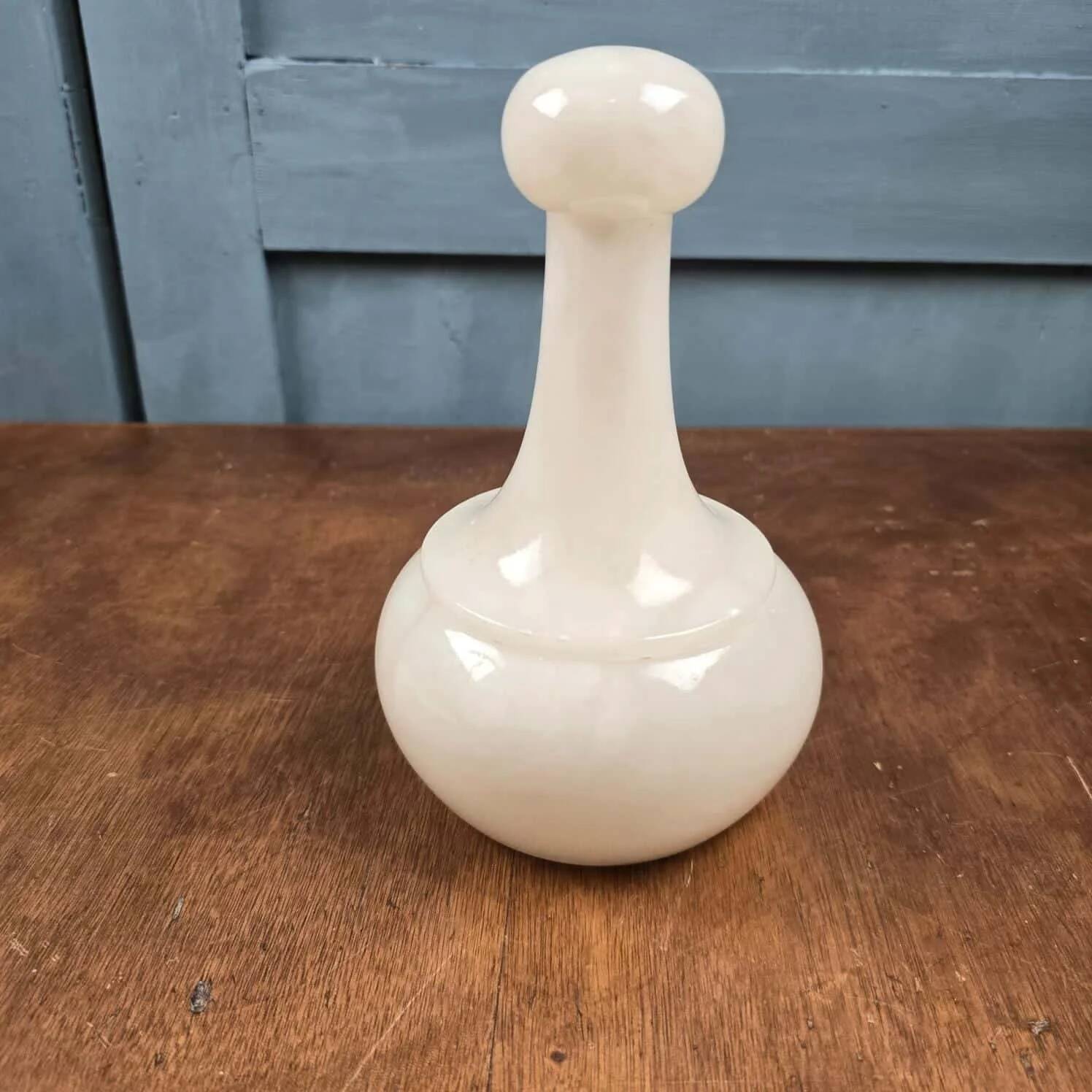 Vintage alabaster box Alabastros Alvear – Bottle shape