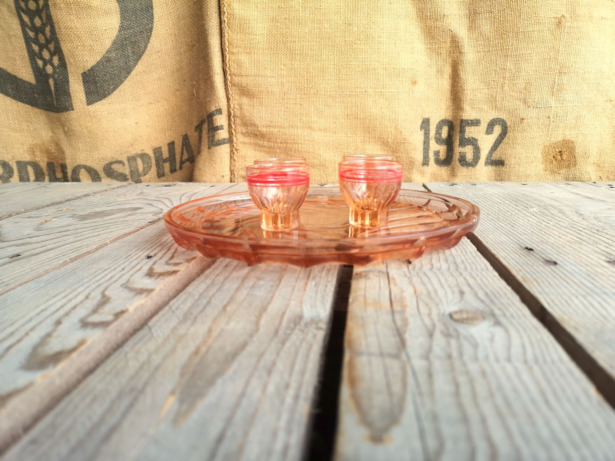 Ancient Rose Glass Plate with 4 Small Liqueur Glasses
