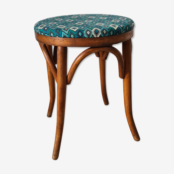 Curved wooden stool revisited